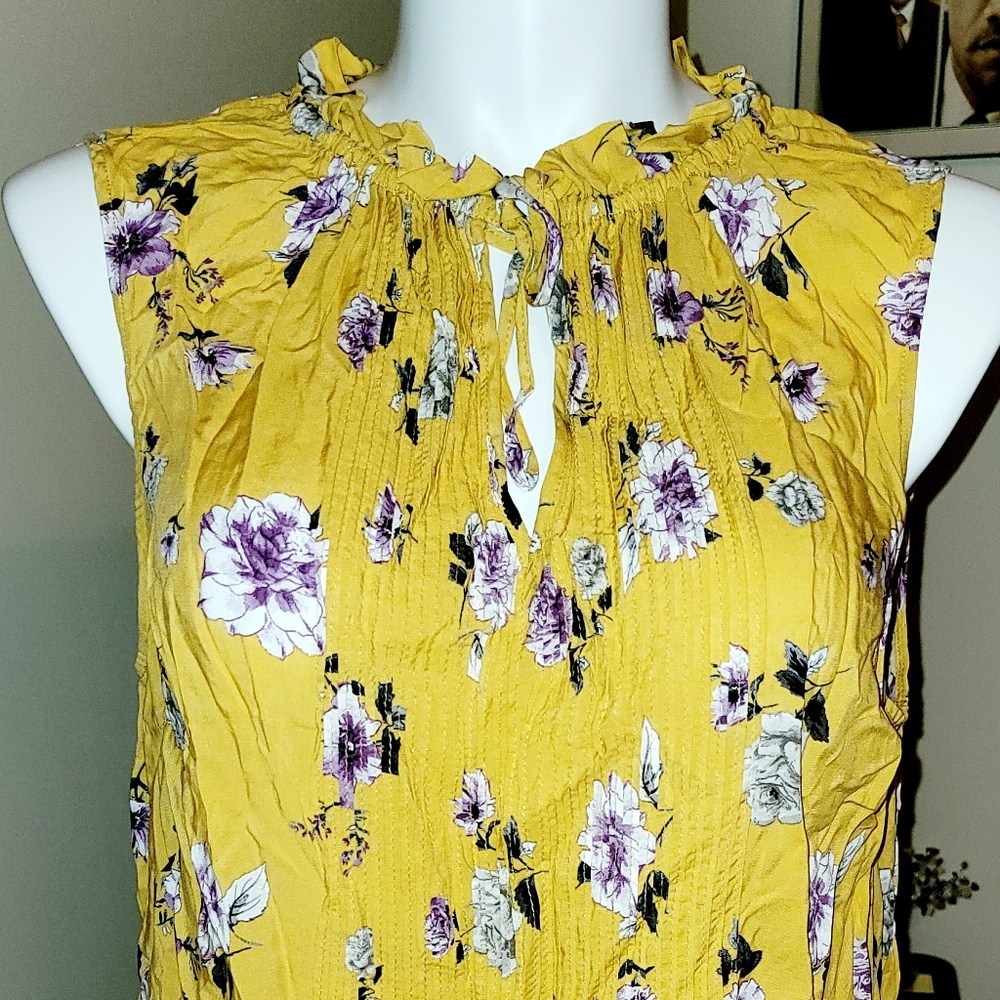 NWT Torrid sleeveless floral shirt